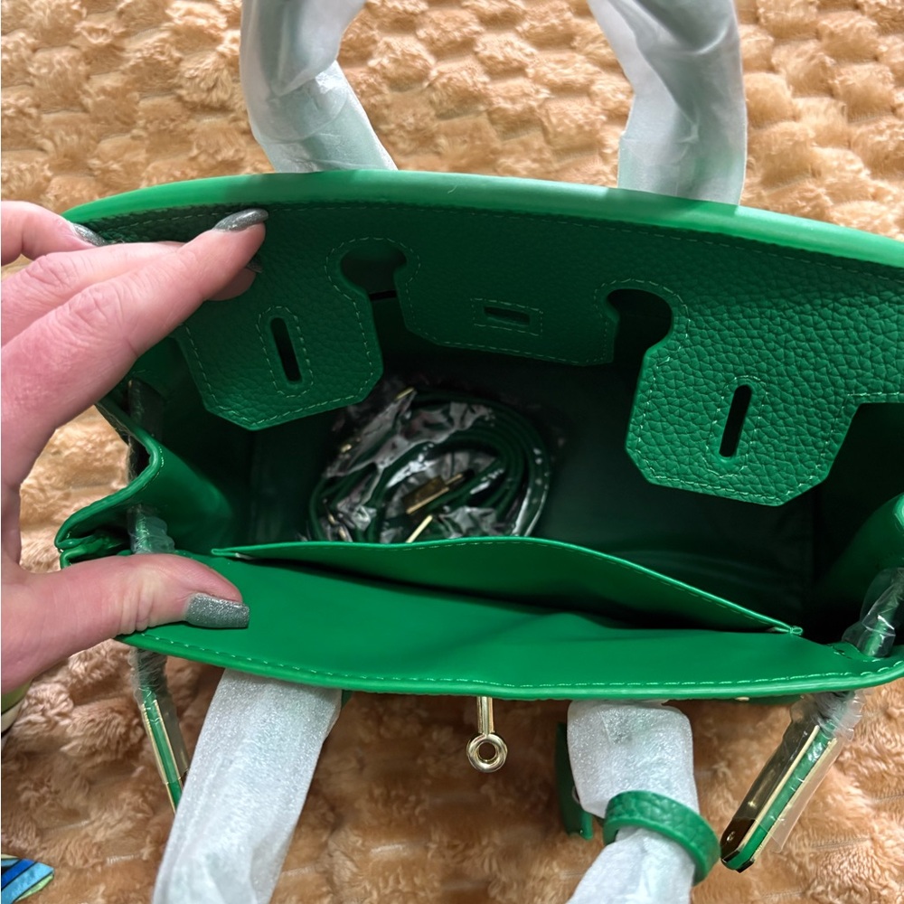 Green rolled leather top handle purse - Picture 6 of 8